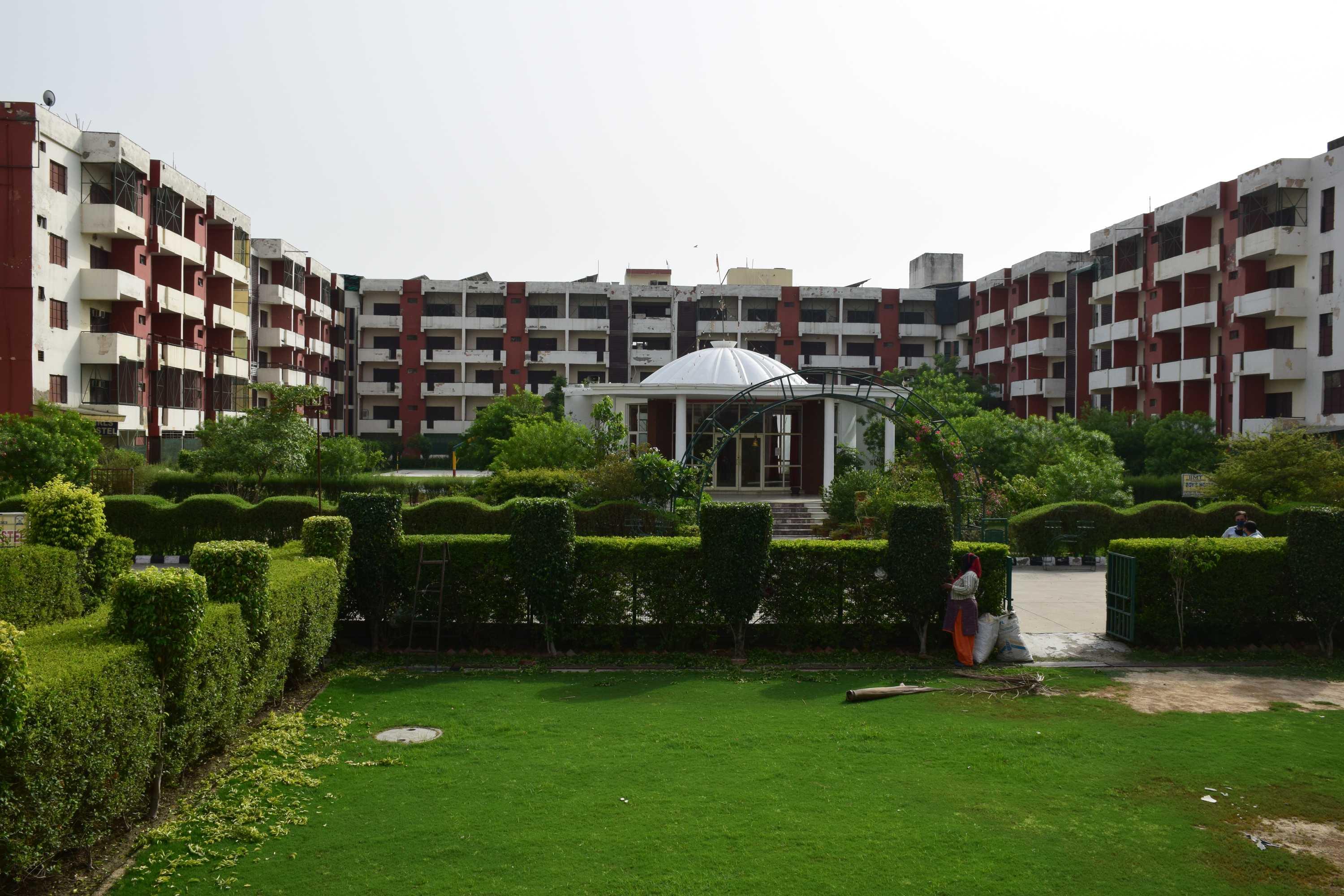 IIMT Greater Noida Academic Building photo 4